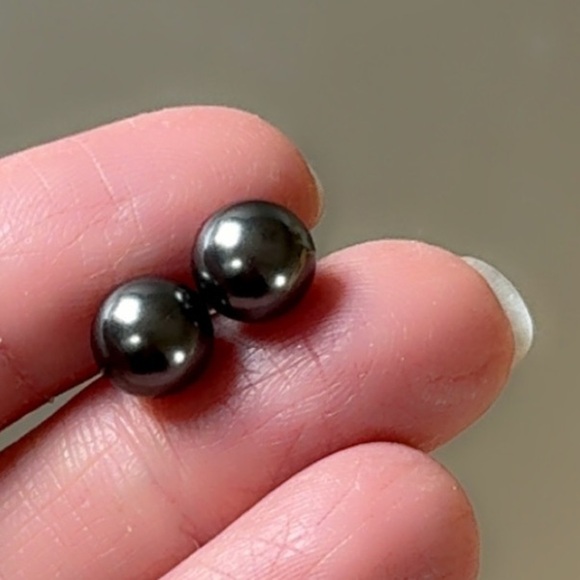 Sterling Silver Black Pearl Earring – Elegant, Hypoallergenic & Timeless 8mm - Picture 3 of 8